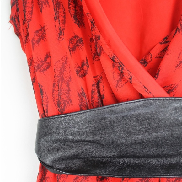 Feather print dress with faux leather belt - Picture 3 of 4